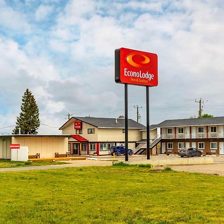 Econo Lodge Inn & Suites Pincher Creek Bagian luar foto