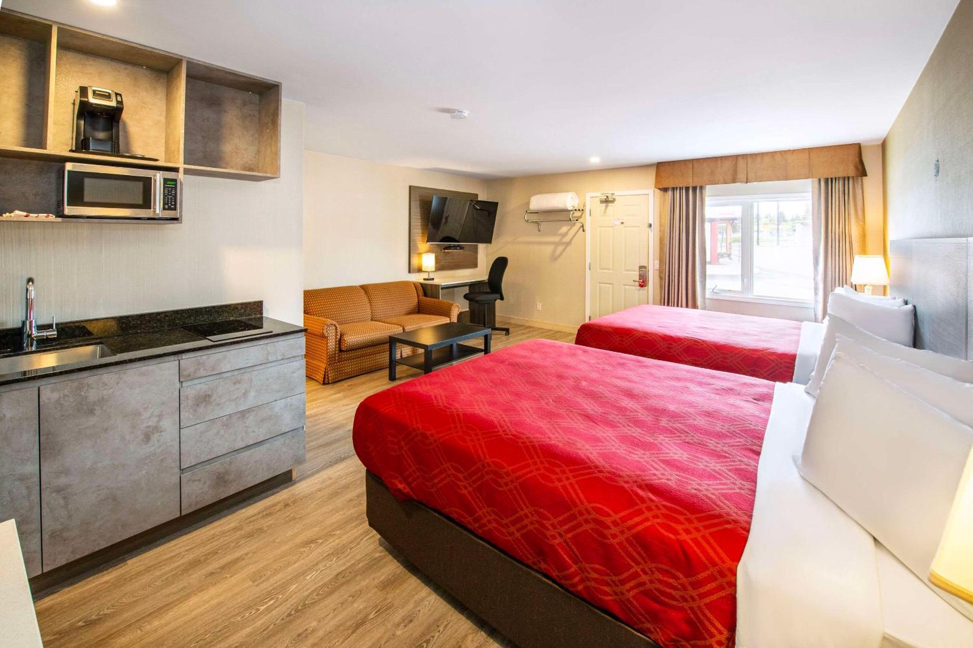 Econo Lodge Inn & Suites Pincher Creek Bagian luar foto