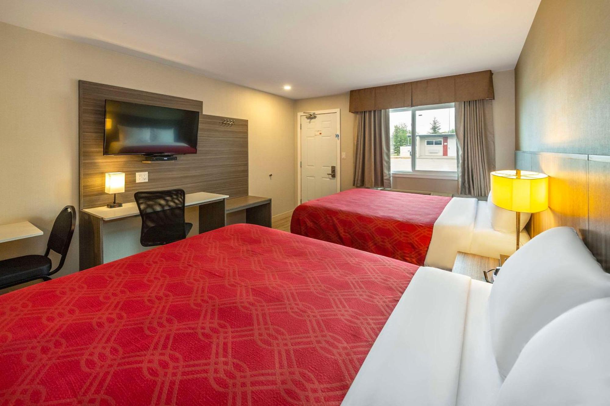 Econo Lodge Inn & Suites Pincher Creek Bagian luar foto